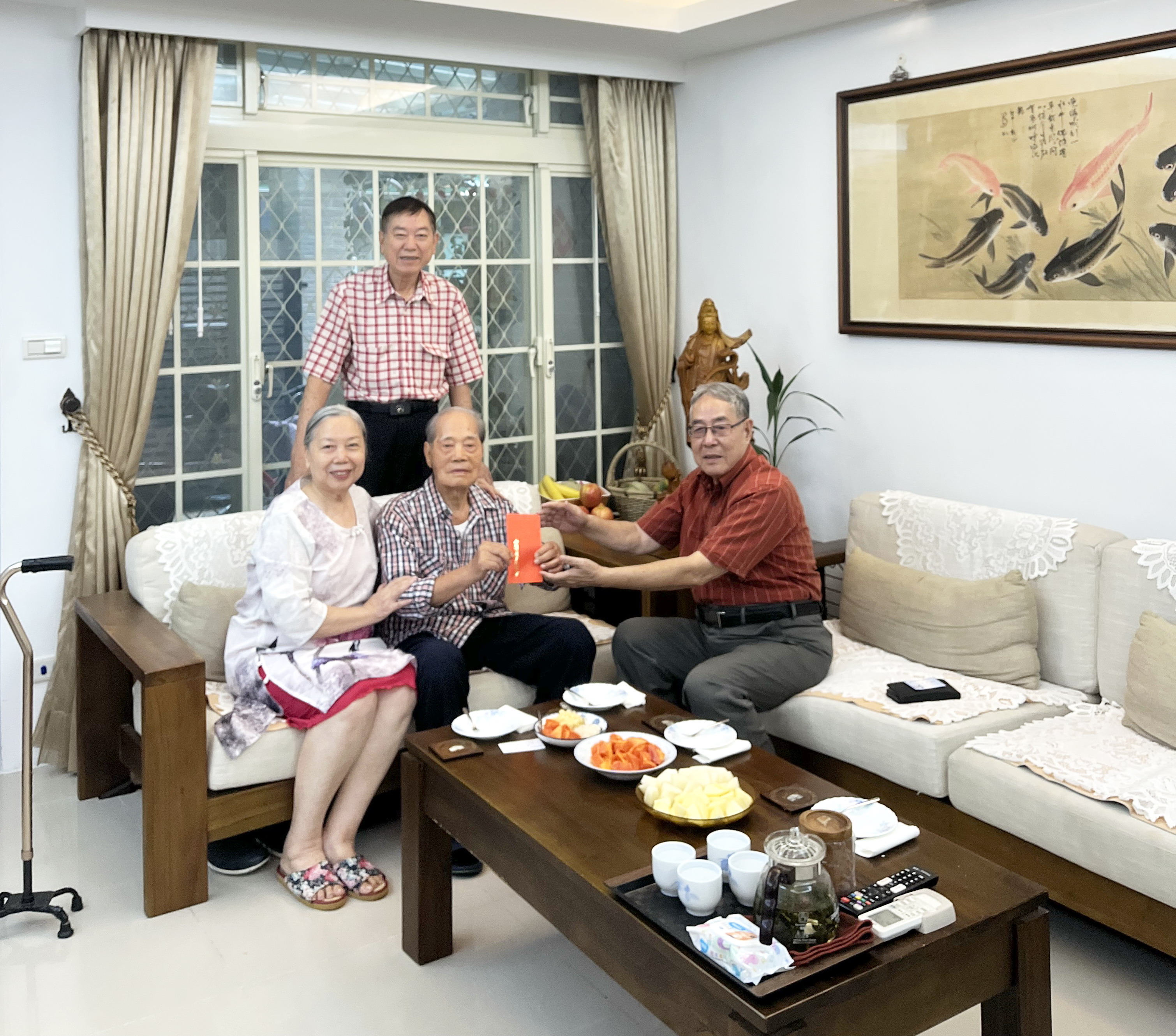 (114.10.22)台北市廣東同鄉會韓介光理事長前往永和拜訪鄧仲熙人瑞鄉親